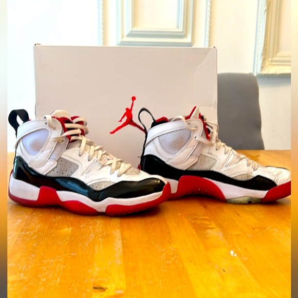Jordans, bought August of 2023. Size 9.5 - Picture 1 of 3